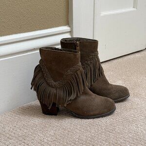 SBICCA Fringed Suede Booties, size 6.5